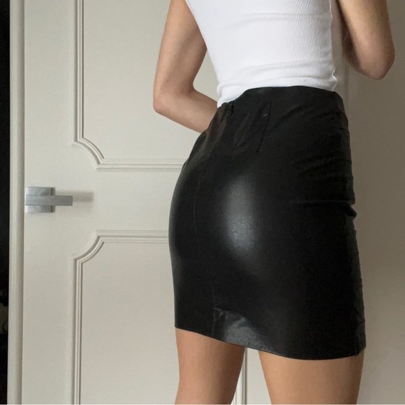 Zara leather skirt - Picture 3 of 3
